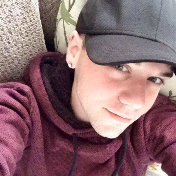 Profile Picture of Paul Damiani (@pianoman488) on Poshmark