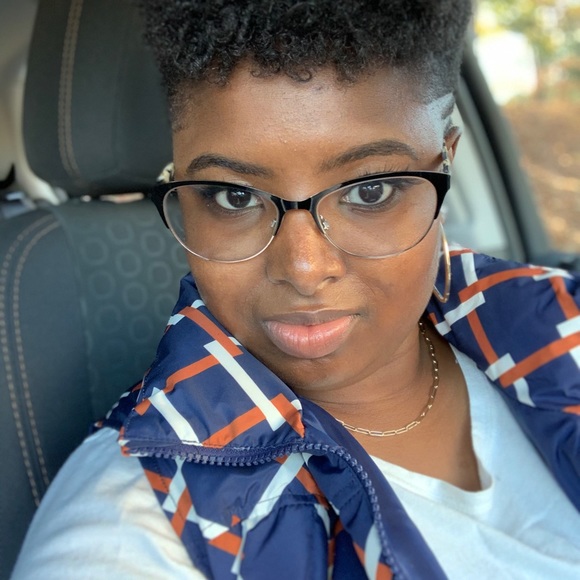 Profile Picture of Allison Hunter (@huntera1920) on Poshmark