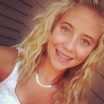 Profile Picture of Emily Applegate (@EmiappleEmily) on Twitter