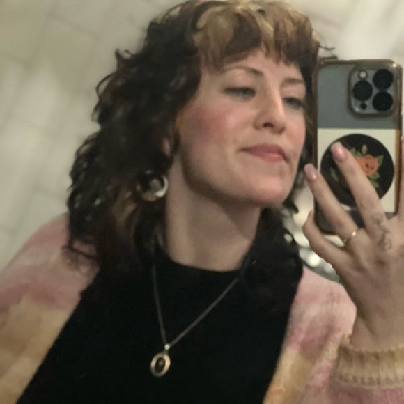 Profile Picture of Rachael Starbard (@rachmintstar) on Poshmark