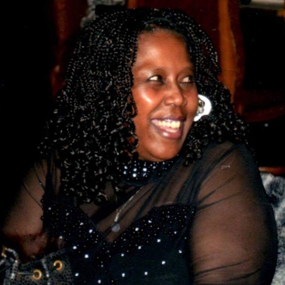 Profile Picture of Cheryl James (@mscheryl59) on Poshmark