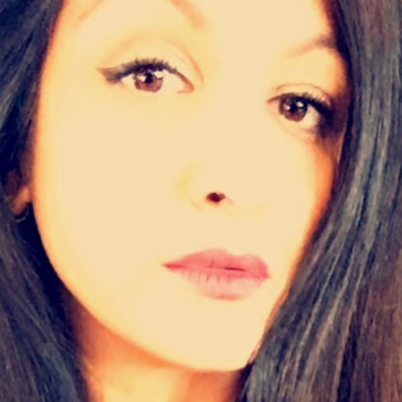 Profile Picture of Angela Feroze (@ferozy3) on Poshmark