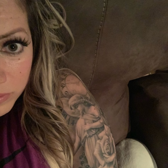 Profile Picture of Amber Barajas (@chulzbarajas) on Poshmark