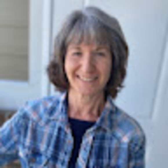 Profile Picture of Patti Bealer (@pattiontheroad) on Poshmark