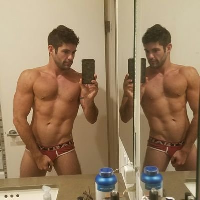 Profile Picture of Ian Armstrong (@DemiNavFitness) on Twitter