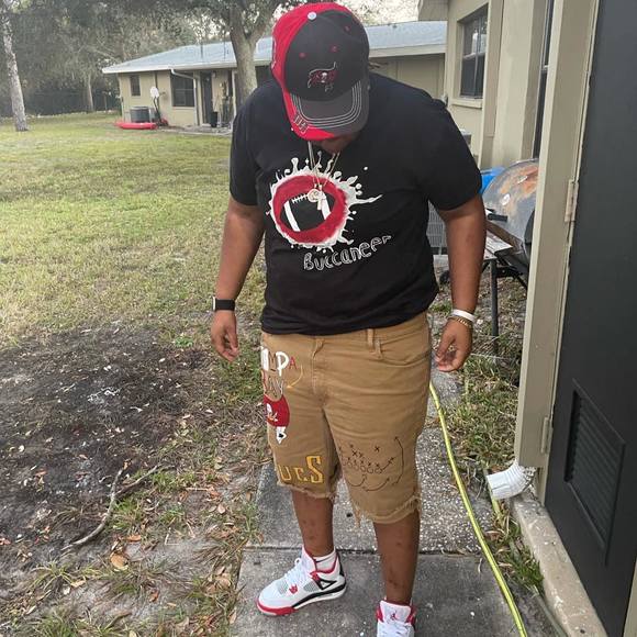 Profile Picture of Raven Perry (@ravenperry) on Poshmark