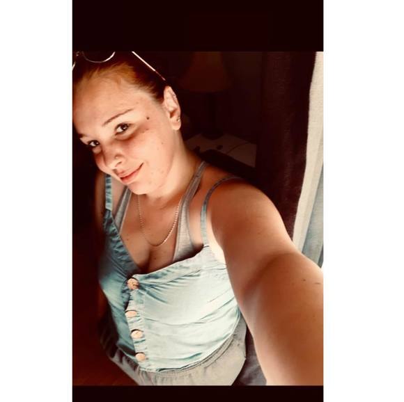 Profile Picture of Chloé Chayer (@chloechayer18) on Poshmark
