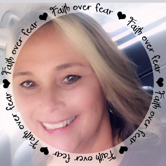 Profile Picture of Vikkie Kennedy (@vikkiek) on Poshmark