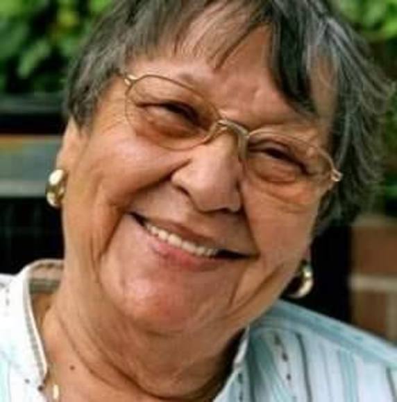 Profile Picture of Carmen Molton (@flacatdown) on Poshmark