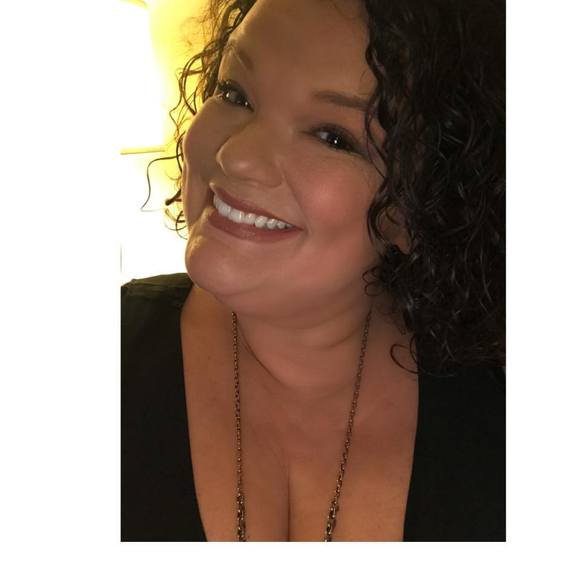 Profile Picture of Candice Thompson (@candiceclt) on Poshmark