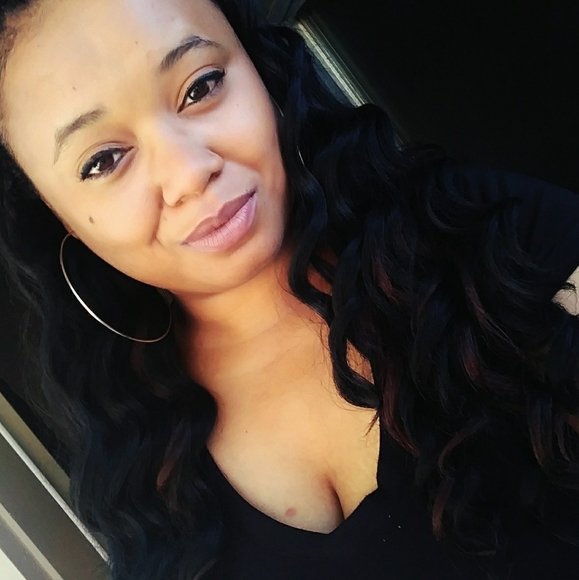 Profile Picture of Laronda Ustacia (@larondal) on Poshmark