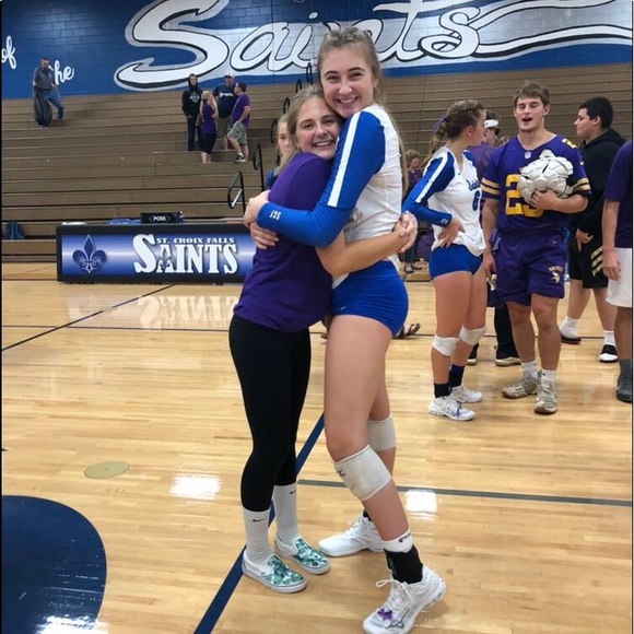 Kylie Broten - Poshmark Profile Picture of Kylie Broten (@brotky) on Poshmark