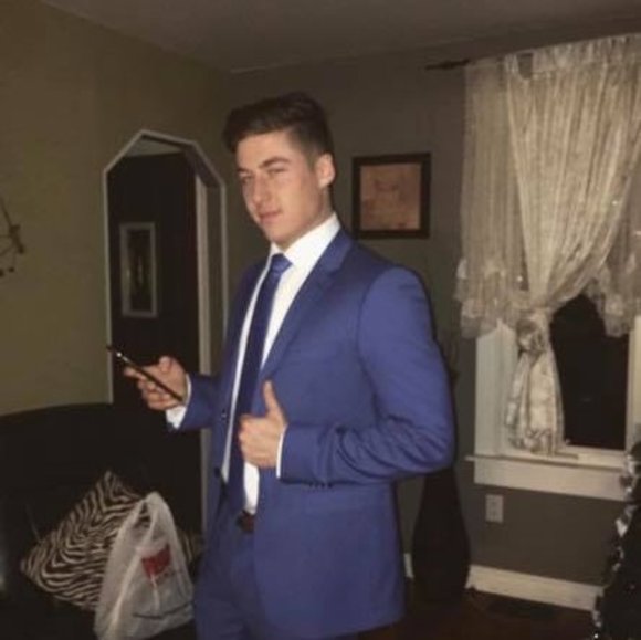 Profile Picture of Noah Taggart (@noahtaggart) on Poshmark