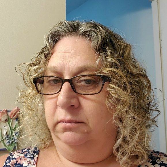 Profile Picture of Kim Rees (@kim_rees) on Poshmark