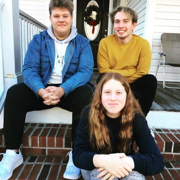 Profile Picture of Nicholas Frontz (@nicholasfrontz) on Poshmark