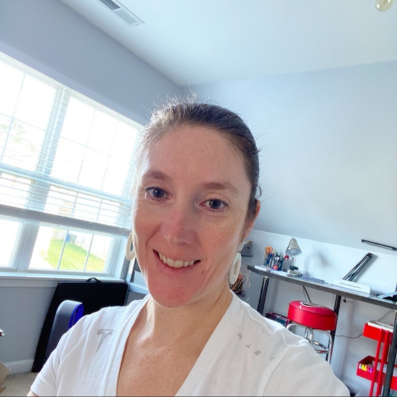 Profile Picture of Amy Lineberry (@ampdtesla) on Poshmark