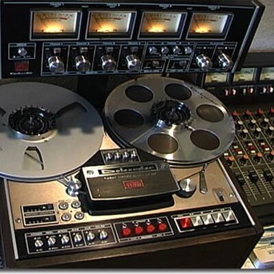 Profile Picture of Kristi Sinclair (@SonyRecordsInc) on Twitter