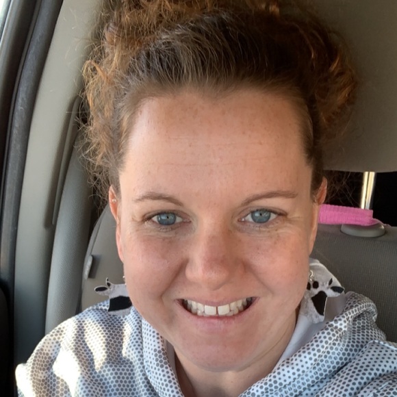 Profile Picture of Justine Tuttle (@justinetuttle) on Poshmark