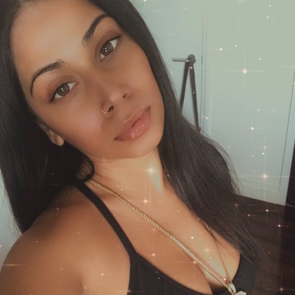 Profile Picture of Dria Sewsankar (@dria_s) on Poshmark