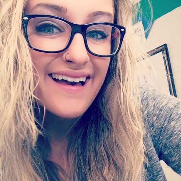 Profile Picture of Courtney Goerger (@cornayyyyy737) on Poshmark