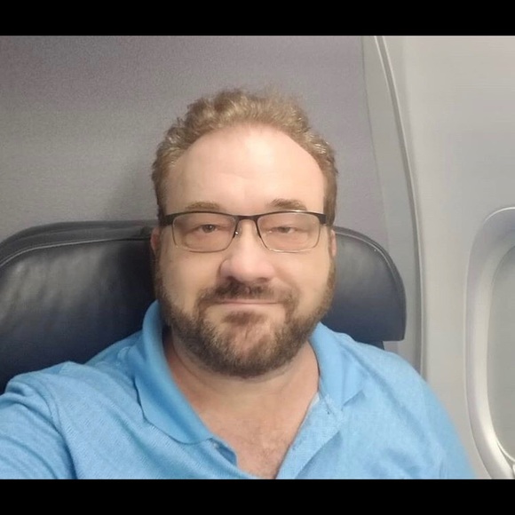 Profile Picture of Paul Alexander (@paul18s) on Poshmark