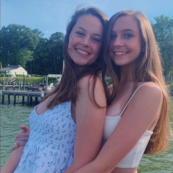 Profile Picture of Kristen Schlager (@kristensch1) on Poshmark