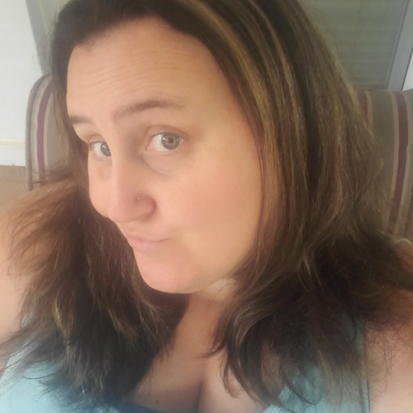 Profile Picture of Savannah Hauf (@shauf1983) on Poshmark