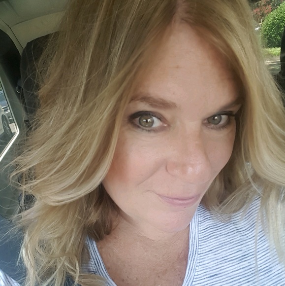 Profile Picture of Sylvia Newport (@newpy) on Poshmark