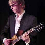 Profile Picture of Ollie Burton (@OllieGuitarDotCom) on Youtube