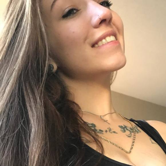 Profile Picture of Amber Harter (@ambertattoo1212) on Poshmark