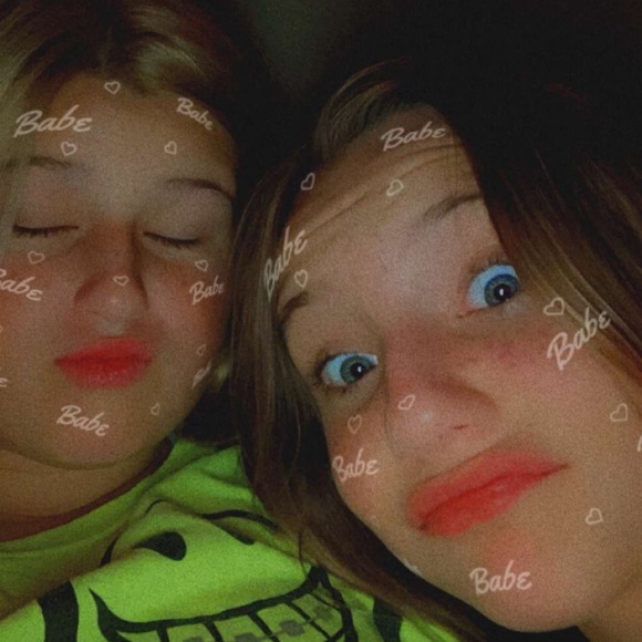 Profile Picture of Emily Deal (@emilydeal966) on Poshmark
