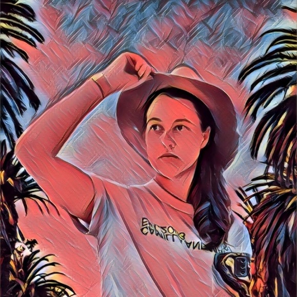 Profile Picture of Joanne Colledge (@joannecolledge) on Poshmark