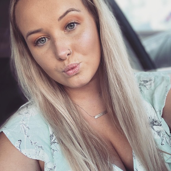 Profile Picture of Shelby Forston (@shelbyforston) on Poshmark