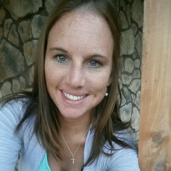 Profile Picture of Caryn Porter (@ckp612) on Poshmark