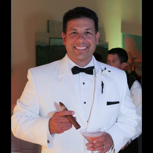 Profile Picture of John Valls (@jevalls) on Poshmark