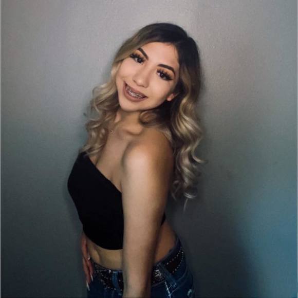 Profile Picture of Isabella Madrigal (@madrigalisabel9) on Poshmark