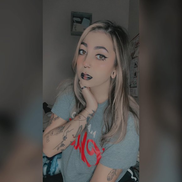 Bree Mann - Poshmark Profile Picture of Bree Mann (@bruhdude) on Poshmark