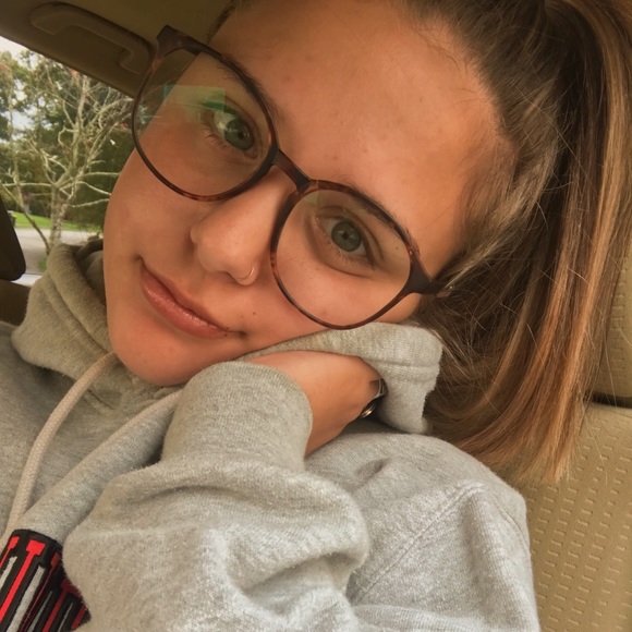 Profile Picture of Michaelah Vasconcellos (@michaelah_v) on Poshmark