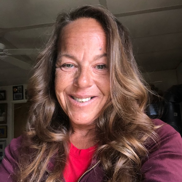 Profile Picture of Karen Agoado (@karenagoado) on Poshmark