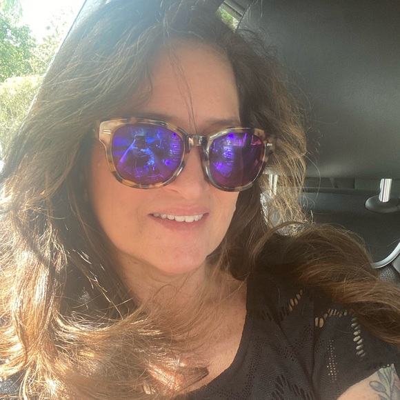 Profile Picture of Alice Cavalaris (@alicec615) on Poshmark