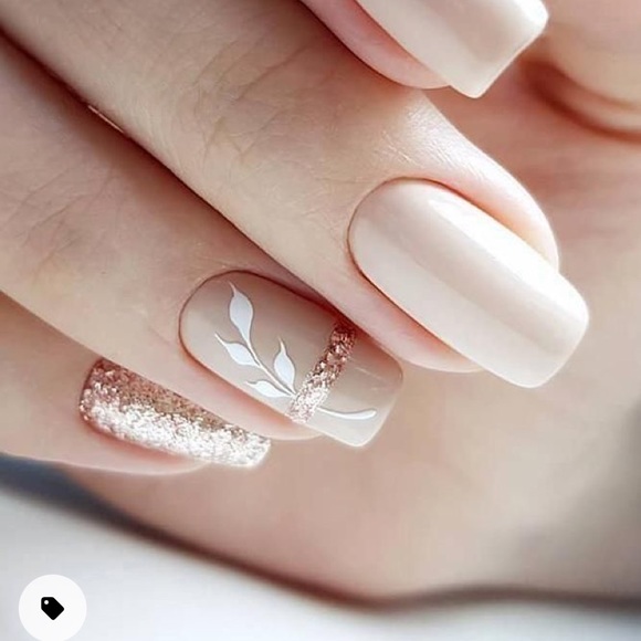 Profile Picture of Mari Enriquez (@menriqu67) on Poshmark