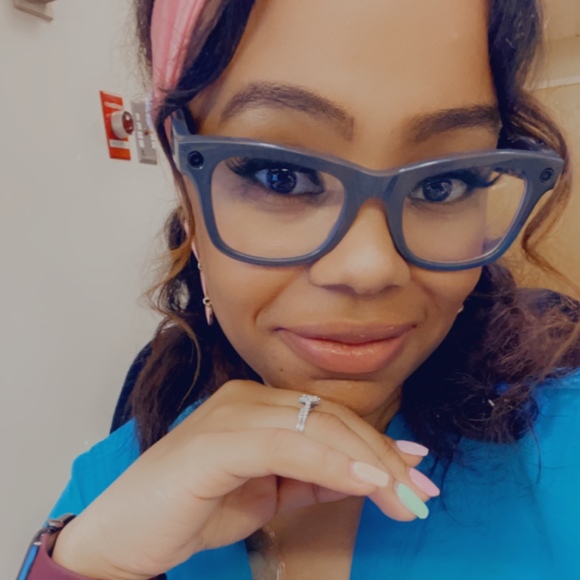 Profile Picture of Rebekkah Zebron (@rebekkah21) on Poshmark