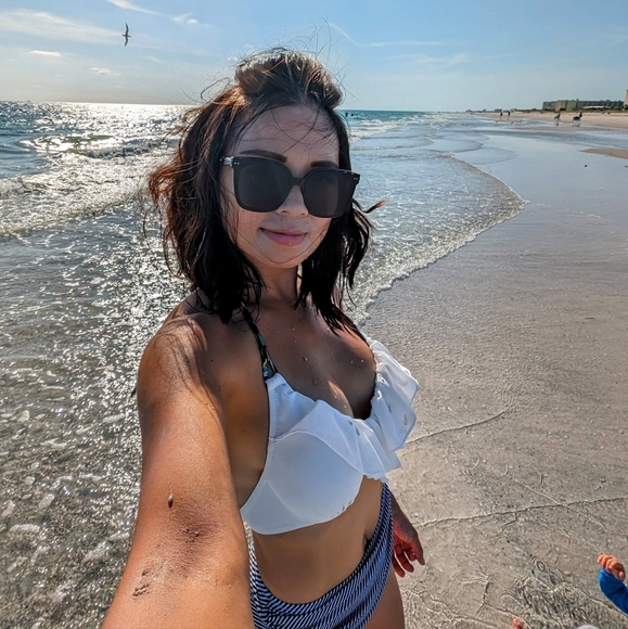 Tsuin C - Poshmark Profile Picture of Tsuin C (@tsuin1211) on Poshmark