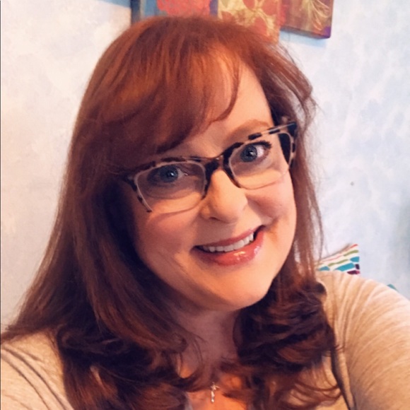 Profile Picture of Vallari Niver (@vallariniver) on Poshmark