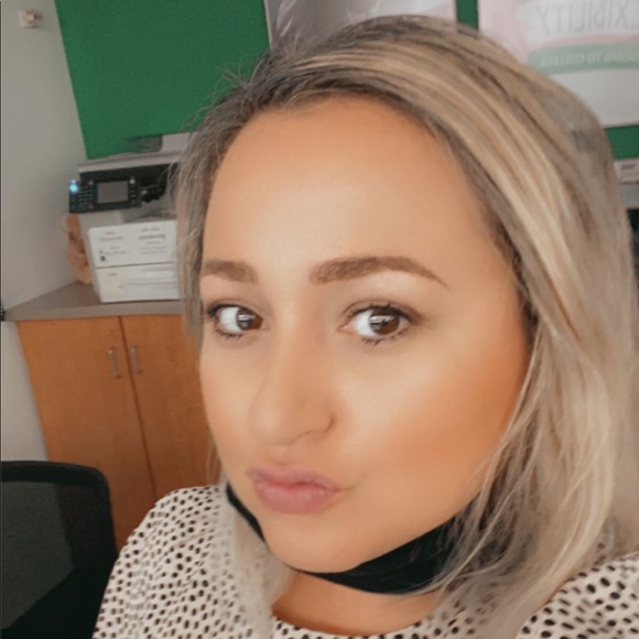 Profile Picture of Jorgjia Mitro (@jorgjia_mitro) on Poshmark
