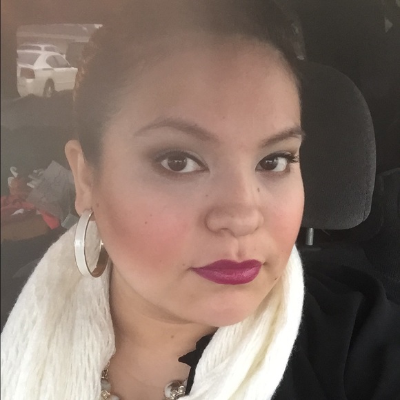 Profile Picture of Linda Benitez (@lindabenite89) on Poshmark