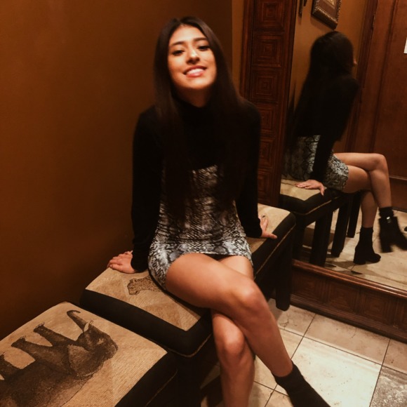 Zoe Lopez - Poshmark Profile Picture of Zoe Lopez (@zoelop10) on Poshmark