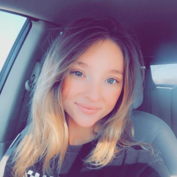 Olivia Horrell - Poshmark Profile Picture of Olivia Horrell (@ohorrell) on Poshmark