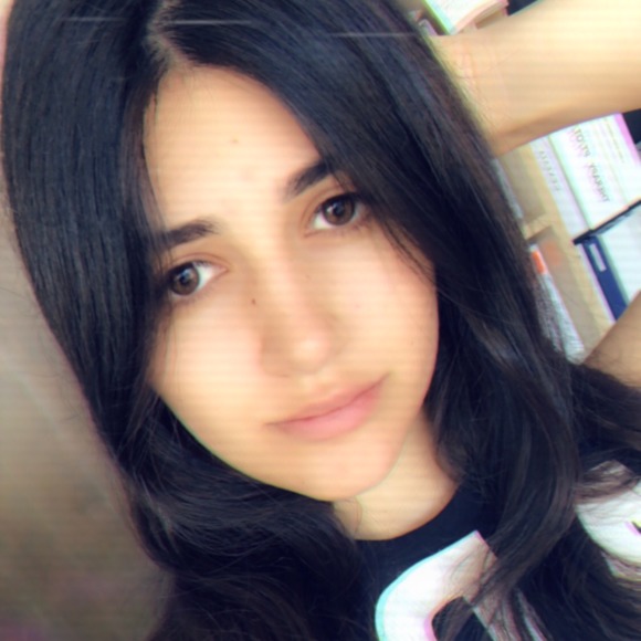 Profile Picture of Diana Muradyan (@muradianas) on Poshmark