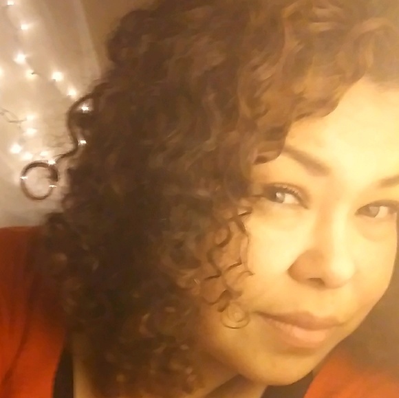 Profile Picture of Annamaria Amaya (@ladiva951) on Poshmark